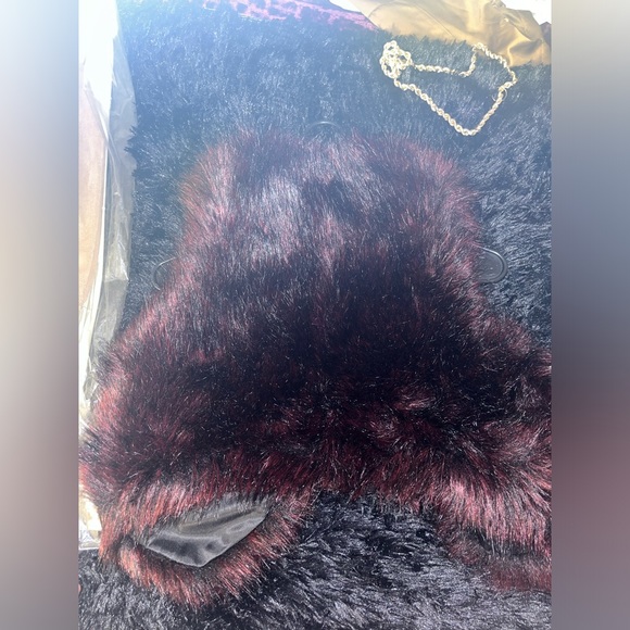 Woman’s Burgundy fur vest - Picture 4 of 4